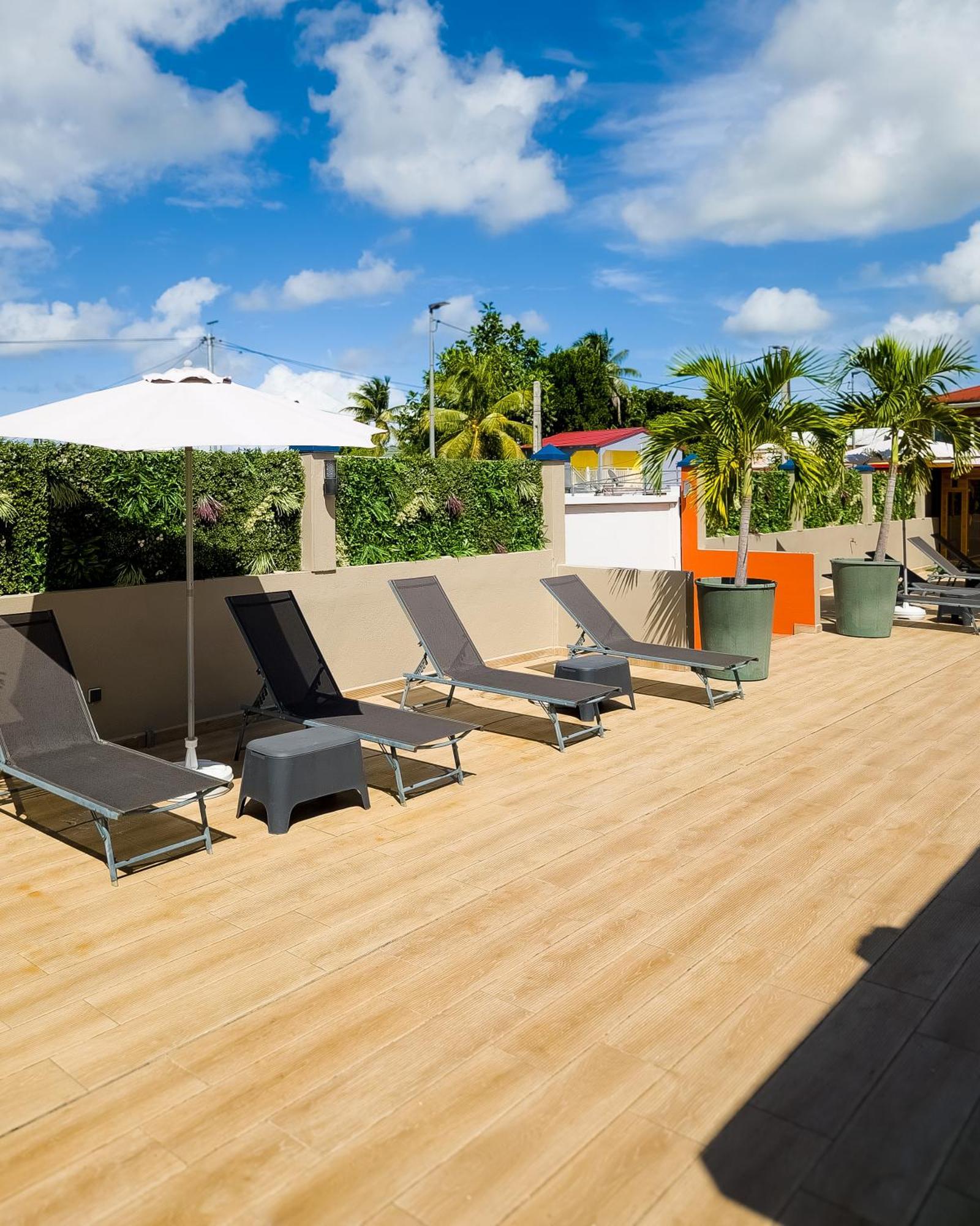 Evasion En Plein Coeur De La Ville Studio Jacuzzis Sauna Et Piscine Au Centre De ปอร์-หลุยส์ ภายนอก รูปภาพ